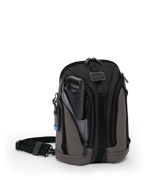TUMI（トゥミ）の「ALPHA BRAVO 「ナイト」スリング（ボディバッグ/ウエストポーチ・メンズ・ブラック系その他・FREE）」の4枚目の写真