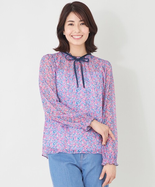 TO BE CHIC(トゥー ビー シック)の「エアリージャカードフリル ブラウス(シャツ/ブラウス・レディース・ライトブルー・40)」の1枚目の写真