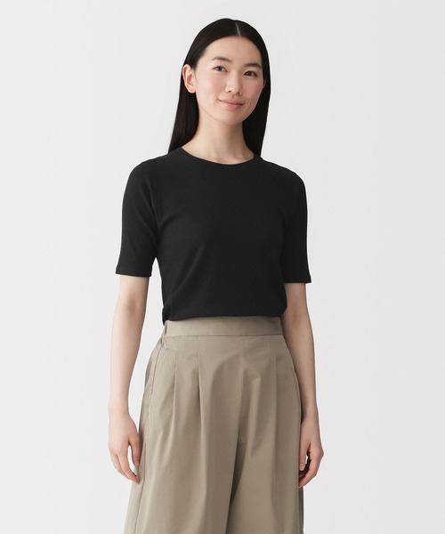 無印良品(ムジルシリョウヒン)の「婦人 なめらかリブ編みクルーネック五分袖Tシャツ(Tシャツ/カットソー・レディース・オレンジ/ブルー系/ブラック/ライトベージュ/オフホワイト・S/M/L/XL)」の2枚目の写真