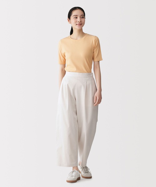 無印良品(ムジルシリョウヒン)の「婦人 なめらかリブ編みクルーネック五分袖Tシャツ(Tシャツ/カットソー・レディース・オレンジ/ブルー系/ブラック/ライトベージュ/オフホワイト・S/M/L/XL)」の21枚目の写真