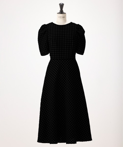 STRAWBERRY-FIELDS(ストロベリーフィールズ)の「シアサッカーギンガム_ギンガムチェックワンピース(ワンピース・レディース・ブラック・2)」の1枚目の写真