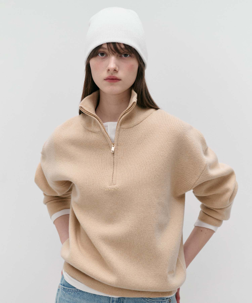 ROLAROLA(ロラロラ)の「HIGH NECK KNIT HALF ZIP-UP BEIGE(ニット/セーター・レディース・ベージュ・FREE)」の2枚目の写真