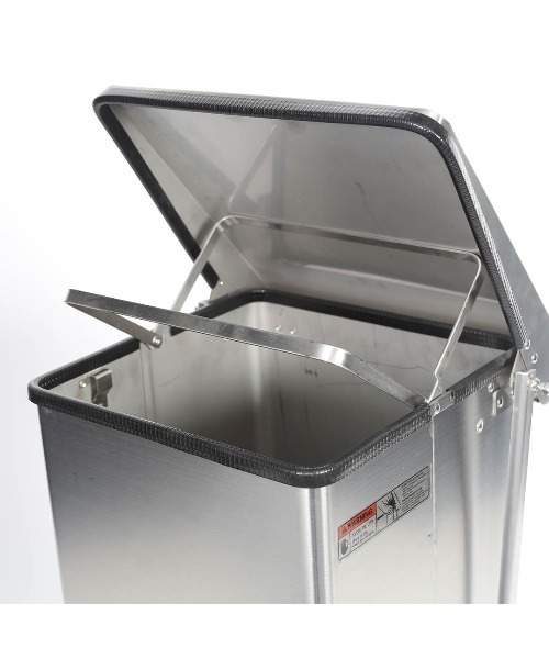 DULTON（ダルトン）の「PEDAL BIN 90L STAINLESS/ゴミ箱 90L（ダストボックス・メンズ・シルバー・90L）」の5枚目の写真