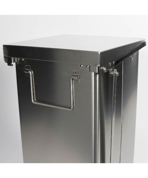 DULTON（ダルトン）の「PEDAL BIN 90L STAINLESS/ゴミ箱 90L（ダストボックス・メンズ・シルバー・90L）」の7枚目の写真
