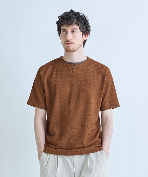 MEN'S BIGI(メンズビギ)の「フェイクレイヤードキーネック半袖Tシャツ(Tシャツ/カットソー・メンズ・ブラウン/グレー/ブラック/グリーン・02/04/03)」の9枚目の写真