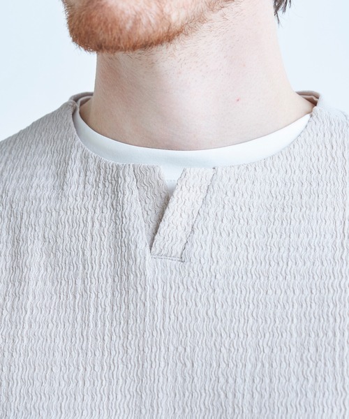 MEN'S BIGI(メンズビギ)の「フェイクレイヤードキーネック半袖Tシャツ(Tシャツ/カットソー・メンズ・ブラウン/グレー/ブラック/グリーン・02/04/03)」の19枚目の写真