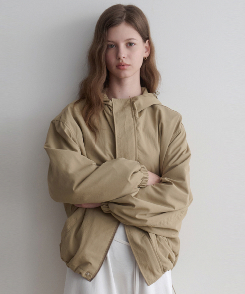 LENAV(ルナブ)の「beige hood wind breaker(ナイロンジャケット・レディース・その他・FREE)」の1枚目の写真