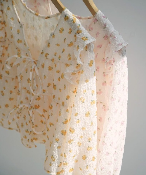 flower（フラワー）の「ハピネスブルームブラウス（シャツ/ブラウス・レディース・ピンク/イエロー・FREE）」の4枚目の写真