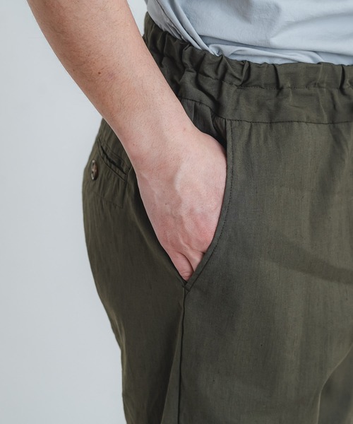 quadro(クオドロ)の「ハイブリッドストレッチリネンイージーパンツ(その他パンツ・メンズ・ブラウン/カーキ・MEDIUM)」の16枚目の写真