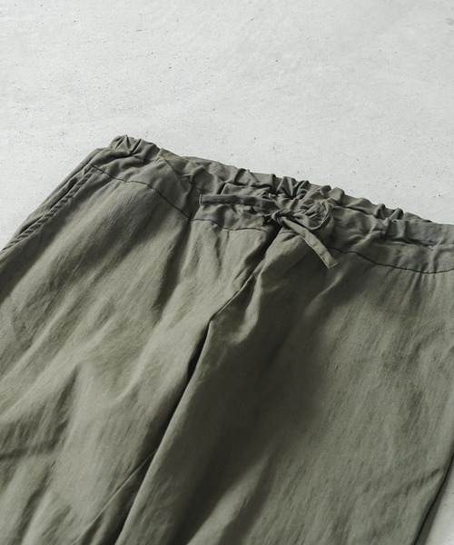 quadro(クオドロ)の「ハイブリッドストレッチリネンイージーパンツ(その他パンツ・メンズ・ブラウン/カーキ・MEDIUM)」の5枚目の写真