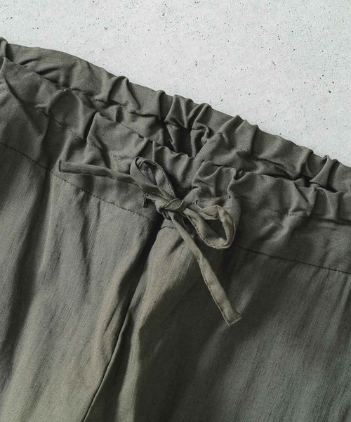 quadro(クオドロ)の「ハイブリッドストレッチリネンイージーパンツ(その他パンツ・メンズ・ブラウン/カーキ・MEDIUM)」の6枚目の写真