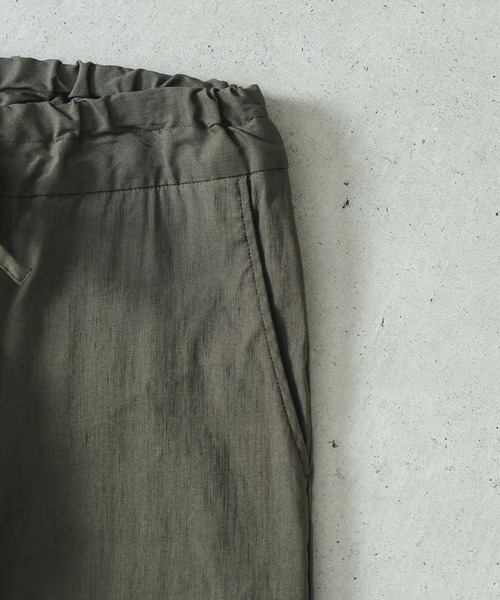quadro(クオドロ)の「ハイブリッドストレッチリネンイージーパンツ(その他パンツ・メンズ・ブラウン/カーキ・MEDIUM)」の7枚目の写真