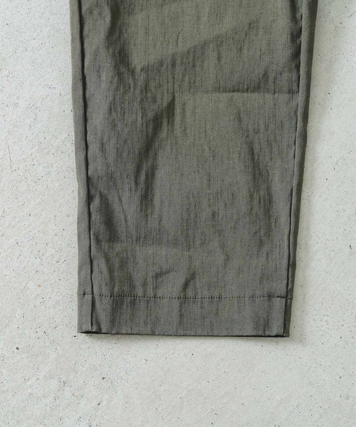 quadro(クオドロ)の「ハイブリッドストレッチリネンイージーパンツ(その他パンツ・メンズ・ブラウン/カーキ・MEDIUM)」の8枚目の写真