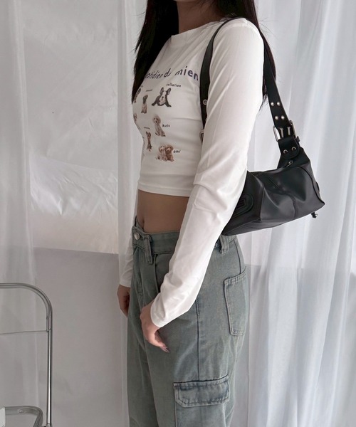 etta(エタ)の「犬いっぱいデザインショート丈ロンT/長袖Tシャツ(Tシャツ/カットソー・レディース・ネイビー/レッド・MEDIUM)」の4枚目の写真