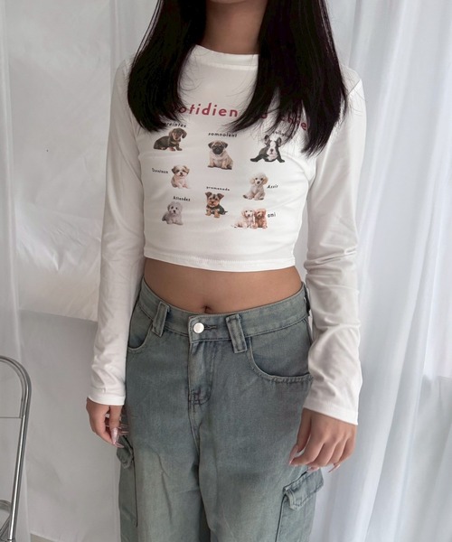 etta(エタ)の「犬いっぱいデザインショート丈ロンT/長袖Tシャツ(Tシャツ/カットソー・レディース・ネイビー/レッド・MEDIUM)」の7枚目の写真