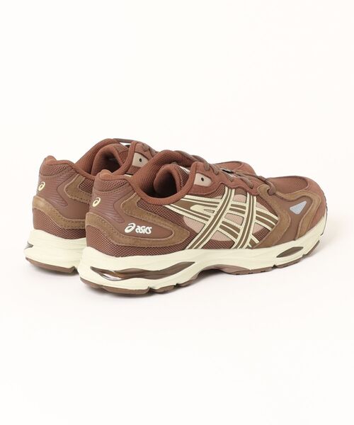 ADAM ET ROPE'(アダムエロペ)の「【ASICS/アシックス】GEL-K1011 1203A830.201(スニーカー・メンズ・ダークブラウン・26.5cm/27.0cm/27.5cm/28.5cm/26.0cm/28.0cm)」の2枚目の写真
