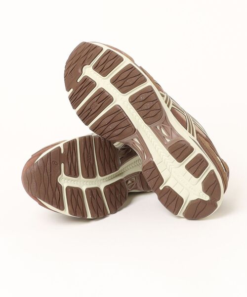 ADAM ET ROPE'(アダムエロペ)の「【ASICS/アシックス】GEL-K1011 1203A830.201(スニーカー・メンズ・ダークブラウン・26.5cm/27.0cm/27.5cm/28.5cm/26.0cm/28.0cm)」の3枚目の写真