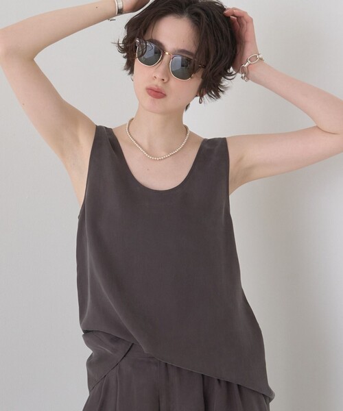 Rouge vif(ルージュヴィフ)の「【セットアップ対応】キュプラフィブリルUネックノースリーブブラウス/ジレ(シャツ/ブラウス・レディース・グレー/グレイッシュベージュ・フリー)」の2枚目の写真