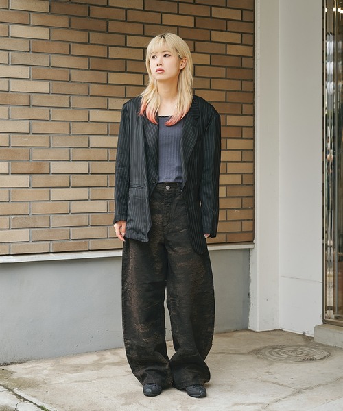 TAAKK(ターク)の「別注 DENIM CURVELEGPANTS(デニムパンツ・レディース・グレー/ピンク/ブラウン/インディゴブルー・1/2)」の1枚目の写真