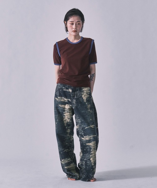 TAAKK(ターク)の「別注 DENIM CURVELEGPANTS(デニムパンツ・レディース・グレー/ピンク/ブラウン/インディゴブルー・1/2)」の4枚目の写真