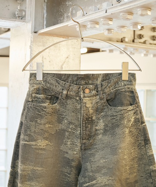 TAAKK(ターク)の「別注 DENIM CURVELEGPANTS(デニムパンツ・レディース・グレー/ピンク/ブラウン/インディゴブルー・1/2)」の5枚目の写真