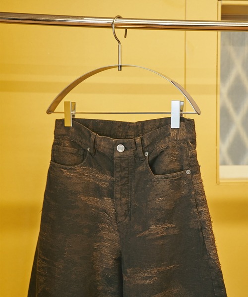 TAAKK(ターク)の「別注 DENIM CURVELEGPANTS(デニムパンツ・レディース・グレー/ピンク/ブラウン/インディゴブルー・1/2)」の13枚目の写真