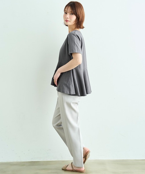mil(ミル)の「【汗染み防止加工】 ペプラム Tシャツ【587197】(Tシャツ/カットソー・レディース・グレイッシュベージュ/ブラック/チャコールグレー・S/XS)」の4枚目の写真