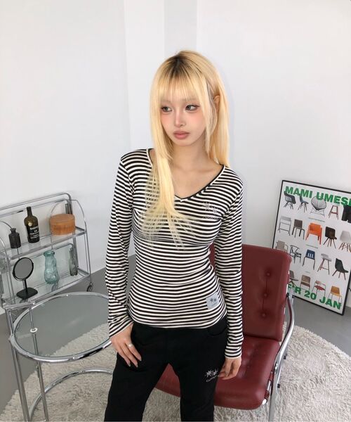 COIRIS(コイリス)の「ロサVネックストライプ長袖Tシャツ(2カラー)(Tシャツ/カットソー・レディース・ホワイト/チャコールグレー×ブラック・FREE)」の12枚目の写真