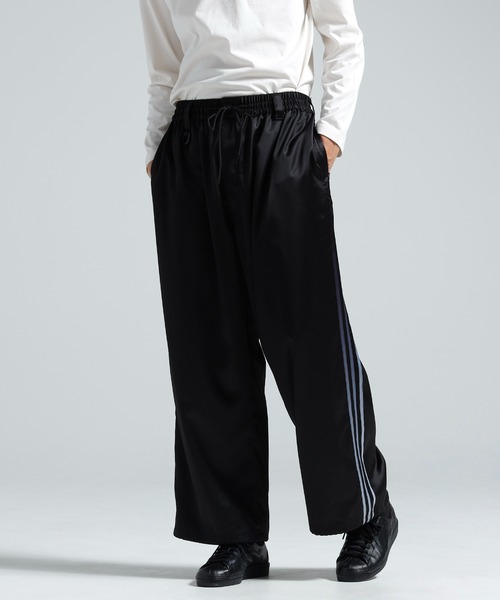 Y-3(ワイスリー)の「Y-3 SATIN GRADIENT 3 STRIPES TRACK PANTS(その他パンツ・メンズ・ブラック・XX-SMALL/X-SMALL/SMALL/MEDIUM/LARGE/X-LARGE)」の2枚目の写真