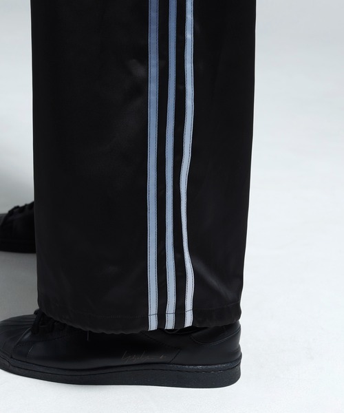 Y-3(ワイスリー)の「Y-3 SATIN GRADIENT 3 STRIPES TRACK PANTS(その他パンツ・メンズ・ブラック・XX-SMALL/X-SMALL/SMALL/MEDIUM/LARGE/X-LARGE)」の5枚目の写真