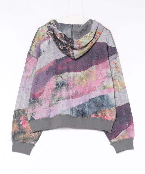 Desigual(デシグアル)の「リバーシブルグラフィックフルジップパーカー【2026秋冬新作】(スウェット・レディース・ブラック・L/M/S/XL/XS)」の2枚目の写真