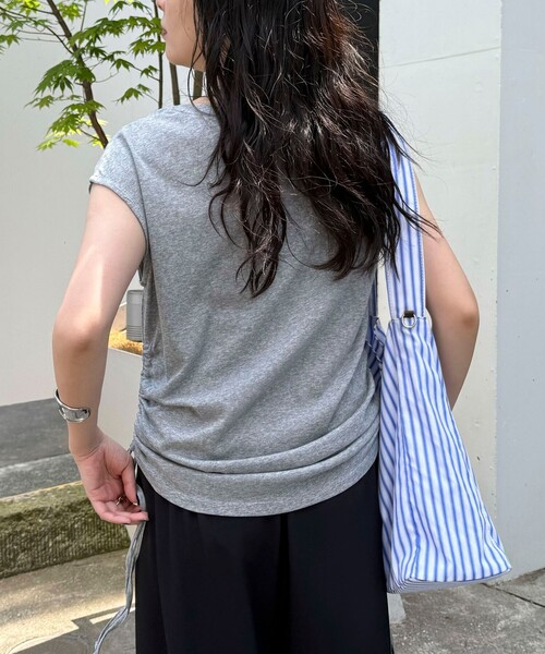 fredy emue(フレディエミュ)の「シャーリングノースリーブカットソー(Tシャツ/カットソー・レディース・レッド/オフホワイト/イエロー/グレー・38)」の10枚目の写真