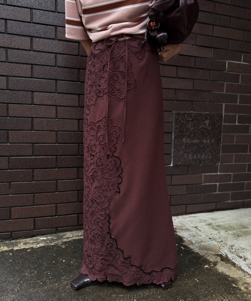 Ameri(アメリ)の「CUTWORK EMBROIDERY RIBBON SKIRT(スカート・レディース・ブラウン/アイボリー・SMALL/MEDIUM)」の10枚目の写真