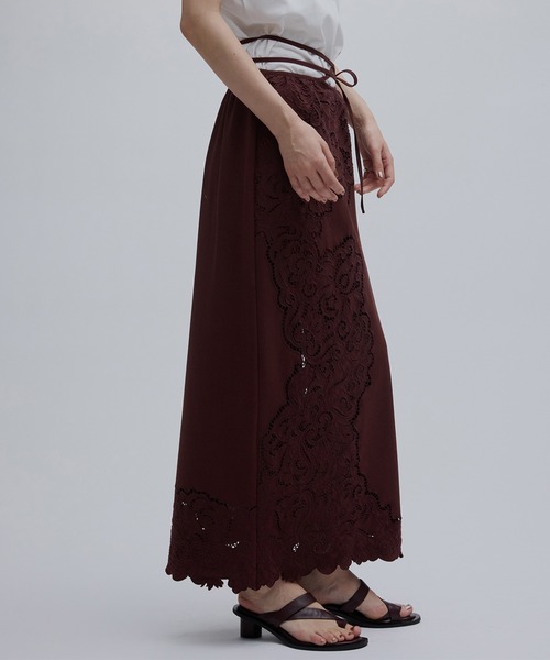 Ameri(アメリ)の「CUTWORK EMBROIDERY RIBBON SKIRT(スカート・レディース・ブラウン/アイボリー・SMALL/MEDIUM)」の17枚目の写真
