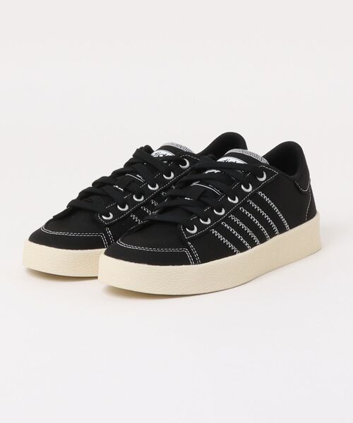 adidas(アディダス)の「ADIDAS アディダス JUMP HOOK LOW ジャンプ フック ロー KJ2986 ABC-MART限定 *CORE/FTWR/WARM(スニーカー・メンズ・ブラック・22.0cm/22.5cm/23.0cm/23.5cm/24.0cm/27.5cm/28.0cm/28.5cm/29.0cm/30.0cm/24.5cm/25.0cm/25.5cm/26.0cm/26.5cm/27.0cm)」の1枚目の写真