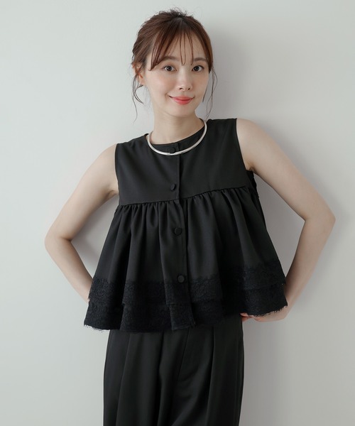 AMUU. PRECIEUSE(アムープレシューズ)の「レースヘムティアードベスト(ベスト・レディース・ブラウン/ブラック/チャコールグレー・FREE)」の4枚目の写真