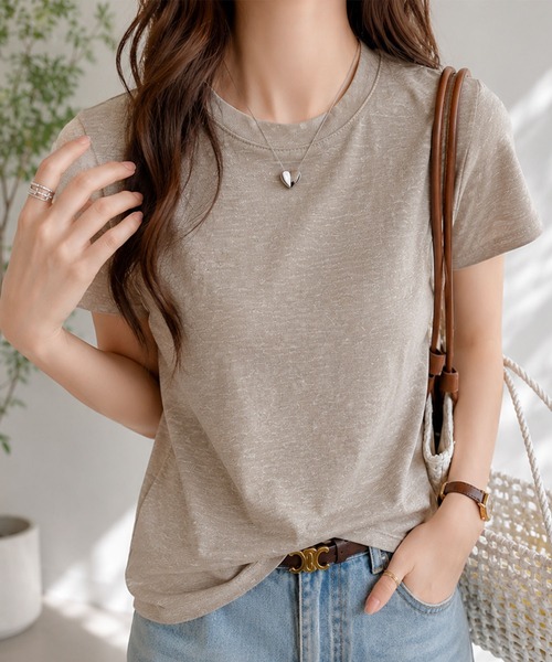 Amulet(アミュレット)の「デイリーに活躍する着回し万能アイテム ベーシック半袖Tシャツ(Tシャツ/カットソー・レディース・カーキ/イエロー/ピンク/ブラック/ホワイト/ベージュ・S/M/L)」の1枚目の写真