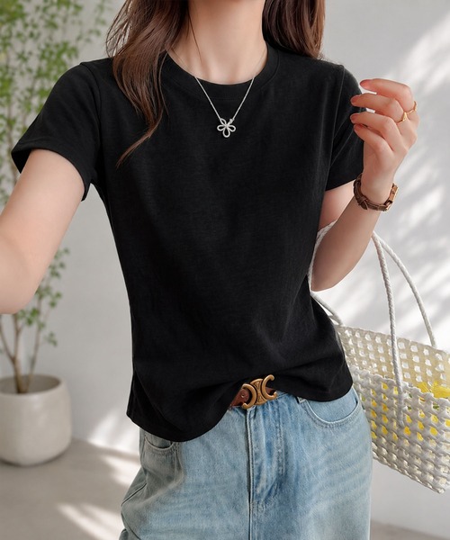 Amulet(アミュレット)の「デイリーに活躍する着回し万能アイテム ベーシック半袖Tシャツ(Tシャツ/カットソー・レディース・カーキ/イエロー/ピンク/ブラック/ホワイト/ベージュ・S/M/L)」の14枚目の写真