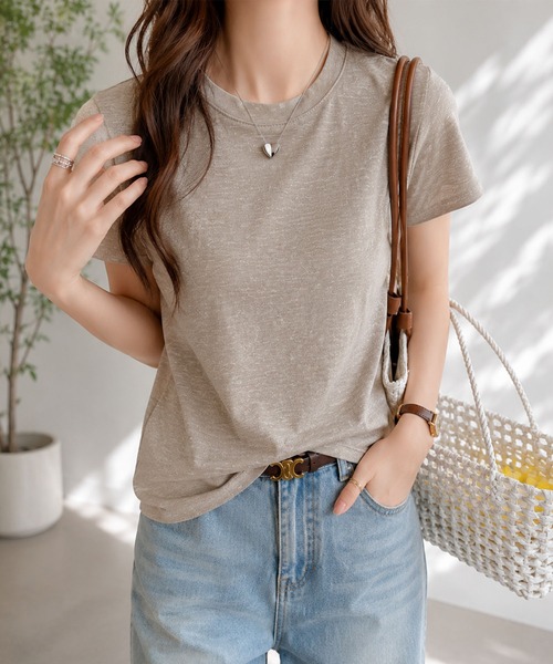Amulet(アミュレット)の「デイリーに活躍する着回し万能アイテム ベーシック半袖Tシャツ(Tシャツ/カットソー・レディース・カーキ/イエロー/ピンク/ブラック/ホワイト/ベージュ・S/M/L)」の15枚目の写真