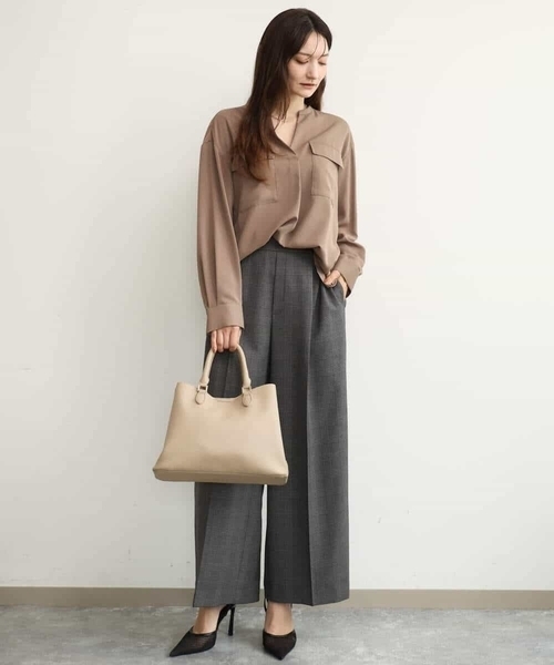 MK MICHEL KLEIN（エムケーミッシェルクラン）の「[UVカット/洗える]パッチポケットデザインブラウス（シャツ/ブラウス・レディース・ホワイト/モカ/ワイン・38）」の17枚目の写真