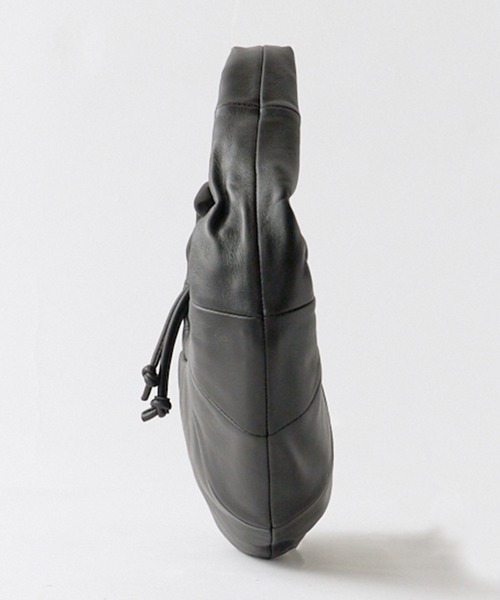 Archivepke(アーカイブエプク)の「Archivepke/アーカイブエプク Small fling hobo bag 三日月型 ラムスキン ハンドバッグ ショルダーバッグ レディース 韓国 ガーリー ナチュラル 2026年秋冬 秋服(ショルダーバッグ・レディース・ブラック/ライトグリーン・FREE)」の14枚目の写真