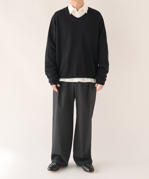 STUDIOUS(ステュディオス)の「【STUDIOUS】Smooth Silky VneckKnit(ニット/セーター・メンズ・グレー/ブラック/ホワイト・2/1)」の16枚目の写真