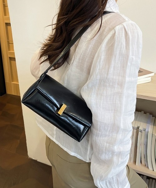 mebole(メボレ)の「2way square one shoulder bag(ショルダーバッグ・レディース・ホワイト/ブラック/ブラウン・FREE)」の1枚目の写真