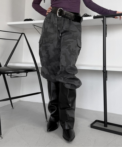 jiasecond.(ジアセカンド)の「【jiasecond.】ミリタリーカーゴパンツ / ボトムス カーゴパンツ カモフラ ミリタリー ルーズ グレー カーキ ZOZOTOWN限定(カーゴパンツ・レディース・カーキ/グレー・FREE)」の1枚目の写真