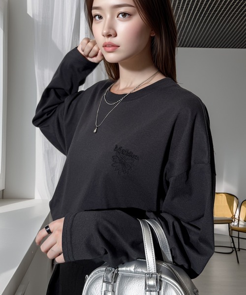 Chandelier(シャンデリア)の「ゆったり 着やすい ルーズシルエット 刺繍 ワンポイント ロンT(Tシャツ/カットソー・レディース・ブラック系/グレー/ホワイト/ホワイト系/ブラック系2/ブラック/ブラック系3/ホワイト系1/ブラック系1/ブラック系4・M/L)」の6枚目の写真