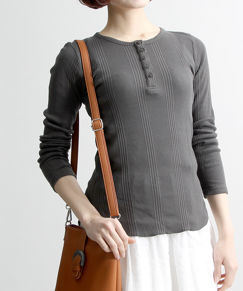 WEGO（ウィゴー）の「DISPARK/テレコヘンリーネックTシャツ（Tシャツ/カットソー・レディース・スミクロ/オフホワイト/杢グレー・FREE）」の3枚目の写真