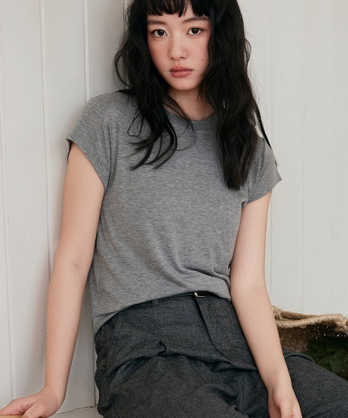 JOCOSA(ジョコサ)の「とろん、と涼しい メリノウール混 Tシャツ(Tシャツ/カットソー・レディース・ピンク/グレー/ダークグレー/ブルー/アイボリー/ブラック・M/L)」の3枚目の写真