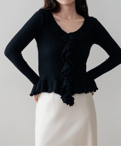 on:nue（オンニュ）の「【on:nue】[フリルニットシリーズ  長袖登場！] フリルデザインロングスリーブリブニット/26-27 AW COLLECTION（ニット/セーター・レディース・ブラック/バーガンディー/アイボリー/ベージュ・FREE）」の6枚目の写真