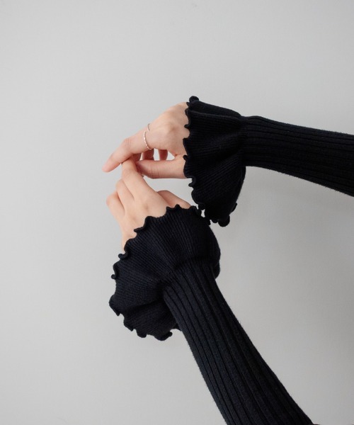 on:nue（オンニュ）の「【on:nue】[フリルニットシリーズ  長袖登場！] フリルデザインロングスリーブリブニット/26-27 AW COLLECTION（ニット/セーター・レディース・ブラック/バーガンディー/アイボリー/ベージュ・FREE）」の14枚目の写真