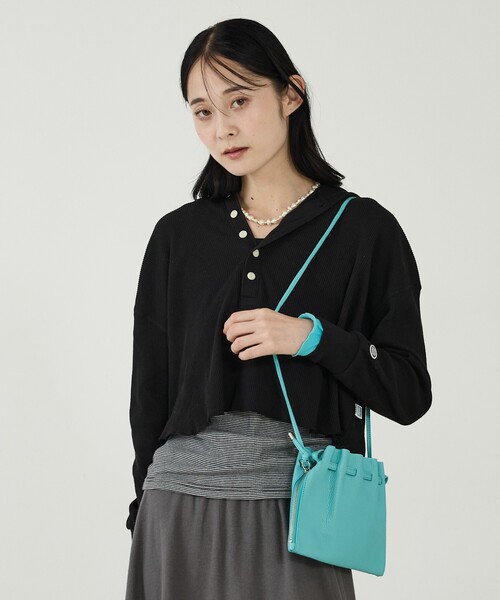blancle(ブランクレ)の「【blancle/ブランクレ】レザーギャザー2WAYバッグ/S.LEATHER GATHER 2WAY BAG SS/bc1231/小さめ/2WAY/ショルダーバッグ/ハンドバッグ(ショルダーバッグ・レディース・ブルー/イエロー/グレイッシュベージュ/オレンジ/ブラック・フリー)」の9枚目の写真